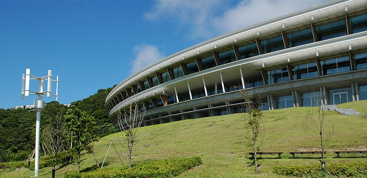Completion of the IGES HQ building, making
maximum use of natural assets including solar
energy (Hayama)